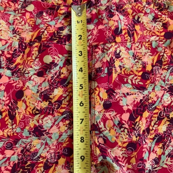 Like NEW LuLaRoe minor flora/leaves leggings, OS - Picture 3 of 14